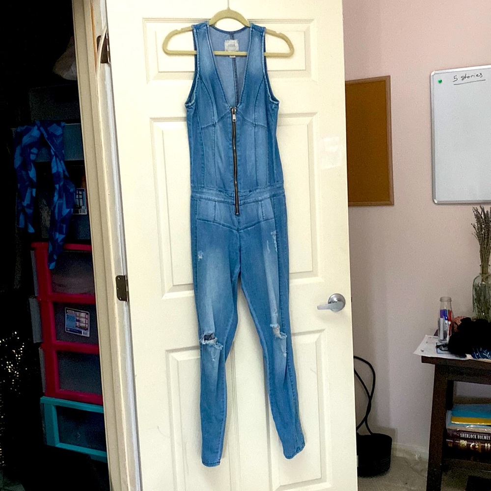 Guess Jump suit distressed